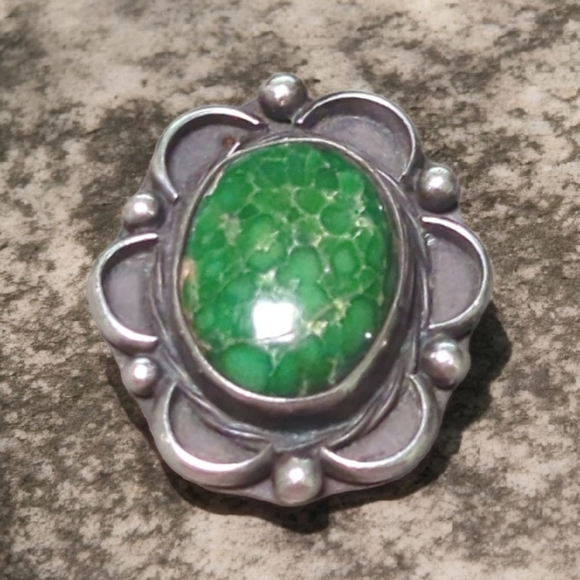Vintage Green Cabochon Floral Pendant Silver Tone - Picture 3 of 4